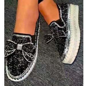 🔥 TikTok sample sale! Unused items at majorly reduced prices.